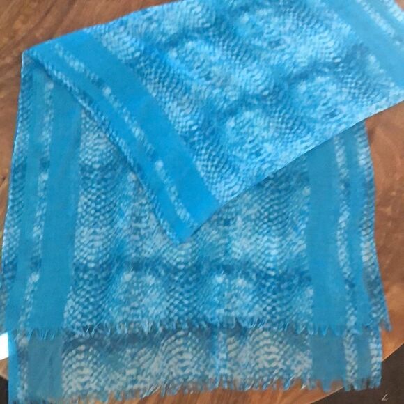 3 blue tone scarves - Picture 2 of 4